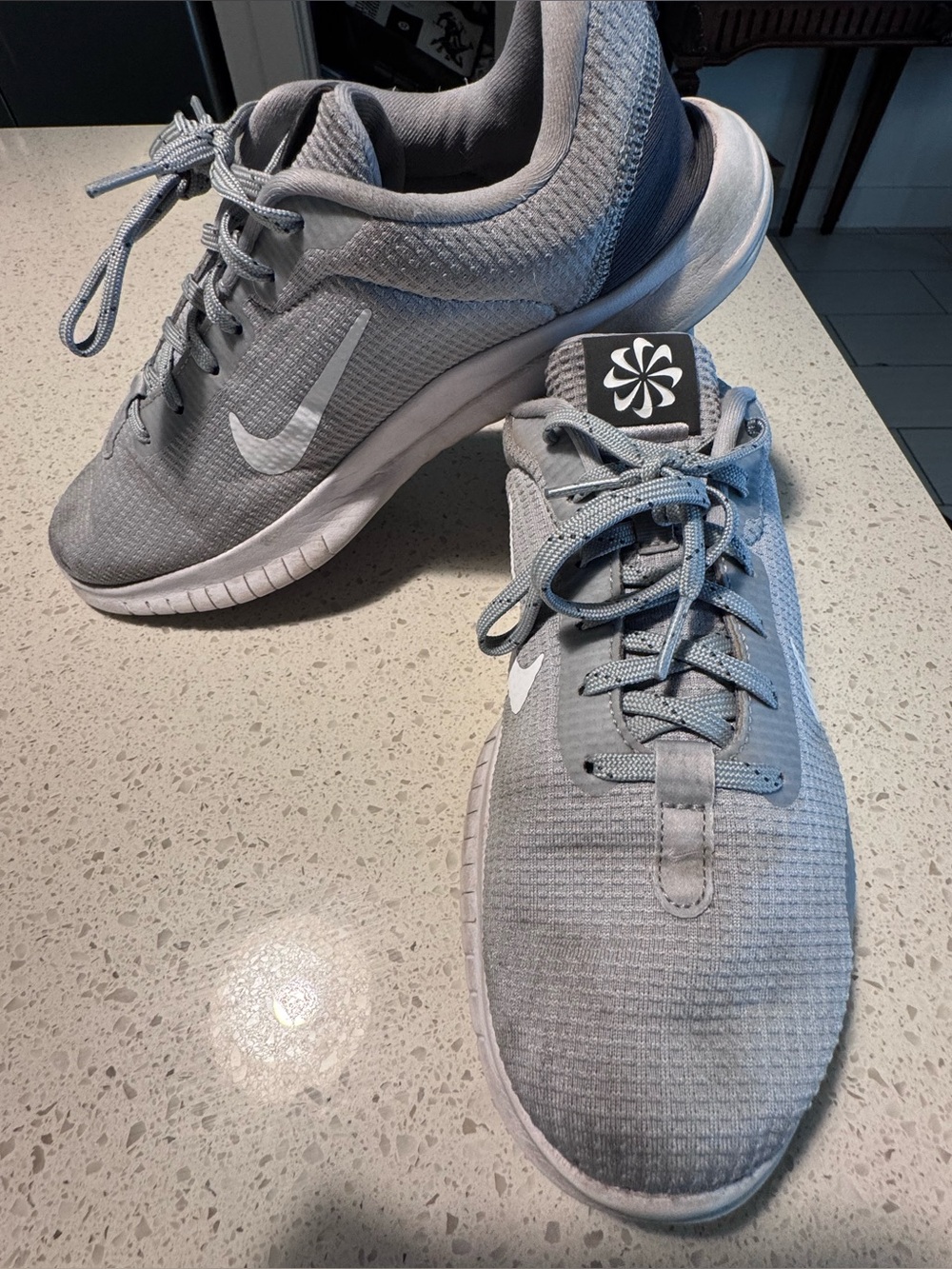 Nike Flex Experience Run 11 Men’s 9 (M9 W10.5) Gray White Lightweight Running Sh
